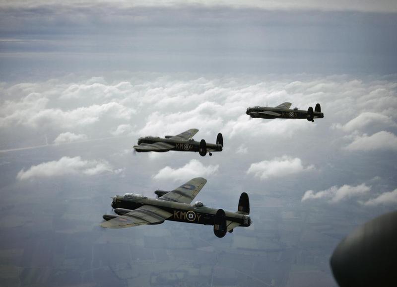Lancaster_B_MkI_44_Sqn_RAF_in_flight_1942